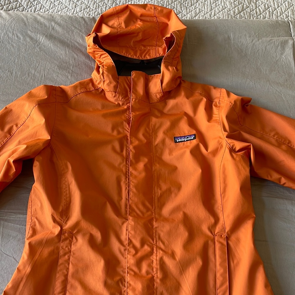FLAWLESS VINTAGE Patagonia Rain Jacket w/hood